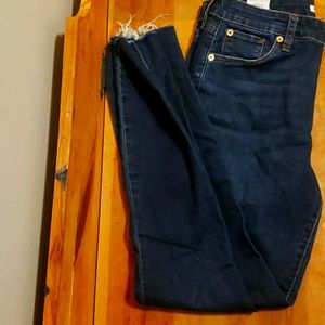 Frayed hem ankle jeans